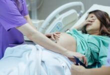 Минута отдыха «Не помучаешься — не родишь». Как роды становятся кошмаром из-за унижений и хамства Дети 