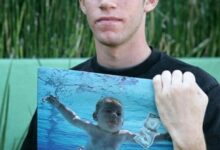 Минута отдыха Мальчик с обложки альбома Nevermind подает в суд на группу Nirvana: "Неприятно, что меня видели голым" Знаменитости 