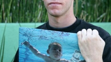 Минута отдыха Мальчик с обложки альбома Nevermind подает в суд на группу Nirvana: "Неприятно, что меня видели голым" Знаменитости  Минута отдыха Мальчик с обложки альбома Nevermind подает в суд на группу Nirvana: "Неприятно, что меня видели голым" Знаменитости