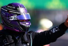 Минута отдыха Дождь решил исход гонки в Сочи. Хэмилтон выиграл 100-й Гран-при, Ферстаппен прорвался на пьедестал с 20-го места Спорт 