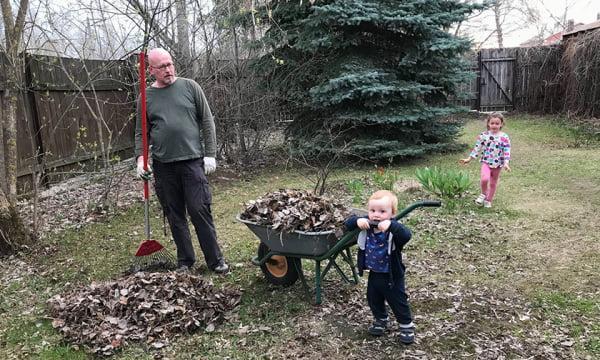                         «В сельской школе ЕГЭ сдать легче». Валерий Панюшкин и Ольга Павлова — почему их дети учатся не в городе                    