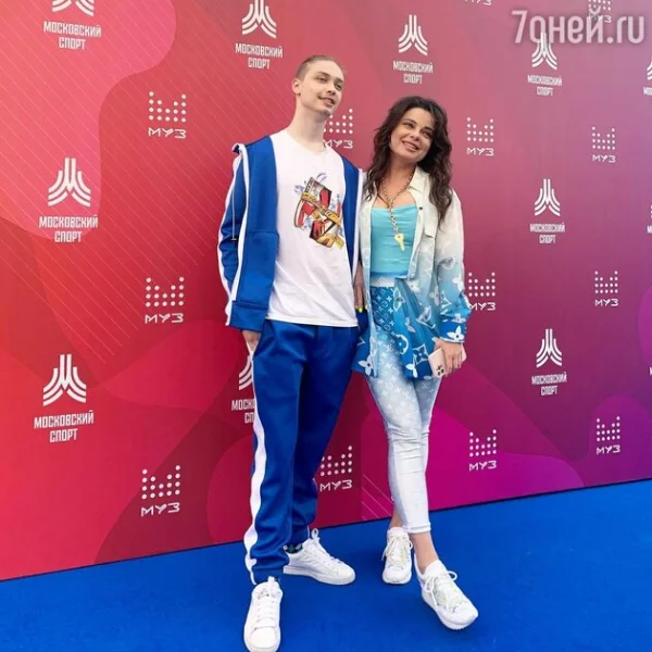 Минута отдыха Все серьезно: сын Наташи Королевой впервые вывел в свет свою невесту Знаменитости 