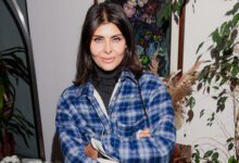 Минута отдыха Dress Code. В Доме творчества Переделкино открылась выставка. Среди гостей — Надежда Оболенцева, Софья Капкова, Владимир Познер Знаменитости 