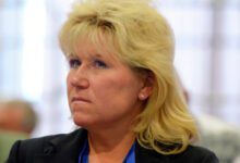 Минута отдыха Анфиса Резцова отреагировала на выступление дочери Кристины в эстафете на этапе Кубка мира в Эстерсунде Спорт 