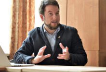 Минута отдыха «Сковавший всех страх — характерный знак нашего времени». Учитель Антон Скулачев — об итогах 2021 года Дети 