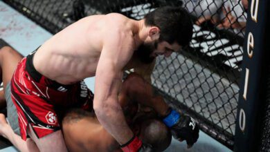 Минута отдыха Махачев забил американского ветерана в UFC. Хабиб деморализовал Грина из угла Спорт 