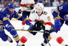 Минута отдыха Хоккеист ударил судью во время массовой потасовки в НХЛ. Что произошло? Спорт 