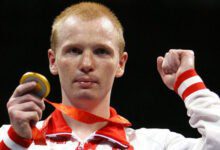 Минута отдыха «Это наш гимн! Почему я не должен знать слова?» Боксёр наехал на журналиста и влюбил в себя Россию Спорт 