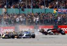 Минута отдыха Страшная авария на «Формуле-1». Перевернутый болид летел прямо в зрителей Спорт 