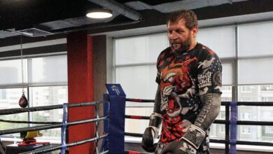 Минута отдыха «Трава растёт, птицы летают, я бью людей». Александр Емельяненко провел боксерскую тренировку Спорт  Минута отдыха «Трава растёт, птицы летают, я бью людей». Александр Емельяненко провел боксерскую тренировку Спорт