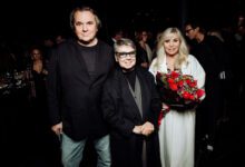 Минута отдыха Вышел спектакль "Каренина. Процесс" с Софьей Эрнст в главной роли. Среди гостей премьеры — Константин Эрнст, Гоша Рубчинский, Виктория Лопырева Знаменитости 