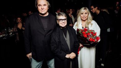 Минута отдыха Вышел спектакль "Каренина. Процесс" с Софьей Эрнст в главной роли. Среди гостей премьеры — Константин Эрнст, Гоша Рубчинский, Виктория Лопырева Знаменитости 