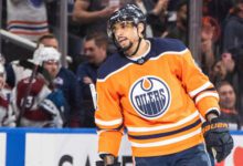 Минута отдыха Жуткая травма скандального хоккеиста в НХЛ. На лёд брызнул фонтан крови Спорт 