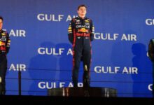 Минута отдыха Ферстаппен выиграл Гран-при Бахрейна, Алонсо попал в топ-3, Леклер сошел из-за поломки Спорт 