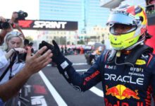 Минута отдыха Перес выиграл спринтерскую гонку «Формулы‑1» в Баку, Леклер удержал вторую позицию в борьбе с Ферстаппеном Спорт 