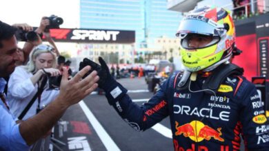 Минута отдыха Перес выиграл спринтерскую гонку «Формулы‑1» в Баку, Леклер удержал вторую позицию в борьбе с Ферстаппеном Спорт  Минута отдыха Перес выиграл спринтерскую гонку «Формулы‑1» в Баку, Леклер удержал вторую позицию в борьбе с Ферстаппеном Спорт