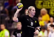 Минута отдыха Гандболистки «Ростов-Дона» устроили пикник на траве, пока ждали ремонта сломавшегося на трассе автобуса Спорт 