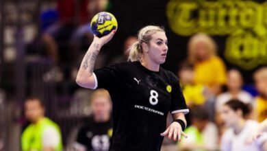 Минута отдыха Гандболистки «Ростов-Дона» устроили пикник на траве, пока ждали ремонта сломавшегося на трассе автобуса Спорт 