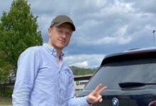 Минута отдыха «По ноге текла кровь». Лучшего биатлониста мира забрали в больницу после нападения Спорт 