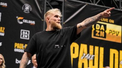 Минута отдыха Боксёр въехал на арену на… розовом танке! И вынес легенду UFC Спорт  Минута отдыха Боксёр въехал на арену на… розовом танке! И вынес легенду UFC Спорт