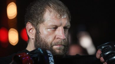 Минута отдыха Рука повисла как плеть. Емельяненко заставил соперника терпеть адскую боль Спорт  Минута отдыха Рука повисла как плеть. Емельяненко заставил соперника терпеть адскую боль Спорт
