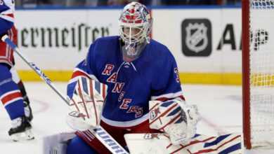 Минута отдыха Российский вратарь кинулся на соперника в массовой драке. Шестеркин — король шоу! Спорт 