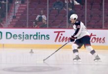 Минута отдыха Получил по лицу и грязно атаковал соперника. Молодой россиянин дерзко ворвался в НХЛ Спорт 