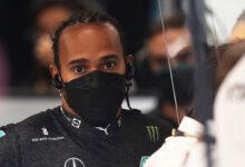 Минута отдыха «Мерседес» пытается вернуть трофей Хэмилтона, который оказался у фаната. Пилот не дарил никому памятный приз Спорт 