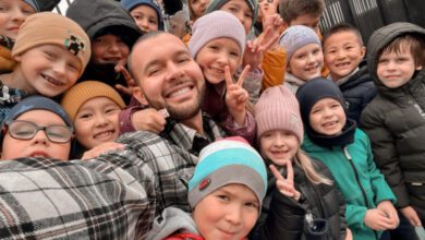 Минута отдыха «А можете меня на ручки взять?» Кирилл Арефьев — о жизни учителя в начальной школе Дети  Минута отдыха «А можете меня на ручки взять?» Кирилл Арефьев — о жизни учителя в начальной школе Дети