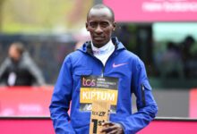 Минута отдыха Рекордсмен мира в марафоне 24‑летний Келвин Киптум и его тренер погибли в автокатастрофе Спорт 