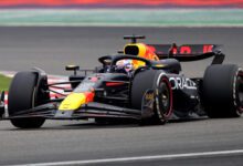 Минута отдыха Ферстаппен победил на Гран‑при Китая и выиграл четвертую гонку из пяти в сезоне Спорт 