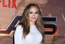 Минута отдыха Дженнифер Лопес игнорирует слухи о разводе с Аффлеком, демонстрируя обручальное кольцо Знаменитости 