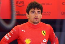 Минута отдыха «Сайнс немного перешел черту». Пилот «Феррари» Леклер раскритиковал партнера по команде после спринта на Гран‑при Китая Спорт 