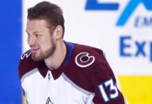 Минута отдыха Российского топ-хоккеиста выгнали из НХЛ в разгар плей-офф. Что вообще происходит? Спорт 