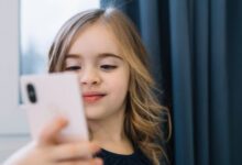 Минута отдыха «Моя 5-летняя дочь снимает ролики для YouTube. Не рано ли?» Дети 