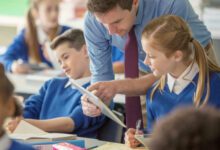 Минута отдыха «Родители платят — детям завышают оценки?» 8 мифов о частных школах Дети 