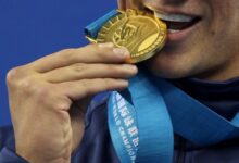 Минута отдыха Почему олимпийские чемпионы кусают свои медали? Интересное 