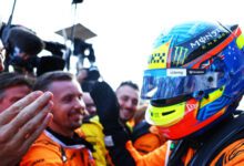 Минута отдыха Пиастри выиграл Гран‑при Азербайджана «Формулы‑1», Сайнс и Перес столкнулись и разбили машины на предпоследнем круге Спорт 