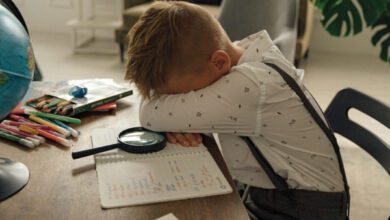 Минута отдыха «Не выслал домашку в семейный чат — гулять не идешь». Родители — анонимно и честно о несделанных уроках Дети  Минута отдыха «Не выслал домашку в семейный чат — гулять не идешь». Родители — анонимно и честно о несделанных уроках Дети