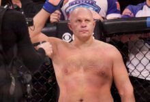 Минута отдыха От удара потерял сознание. Емельяненко сломали ребра, но легендарного бойца это не остановило Спорт 