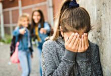 Минута отдыха «Одноклассницы обсуждают дочь в чатах». Как помочь? Дети 