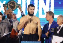 Минута отдыха Бетербиев оказался тяжелее Бивола на взвешивании перед боем Спорт 