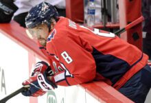 Минута отдыха Овечкин сшиб шлем с вратаря соперника в НХЛ. Американец оторопел от страха Спорт 