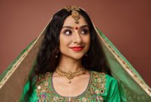 Минута отдыха Зачем индианки рисуют идеально ровные красные точки на лбу? Интересное 