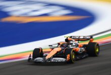 Минута отдыха Норрис выиграл квалификацию Гран‑при Сингапура, Ферстаппен показал второе время Спорт 