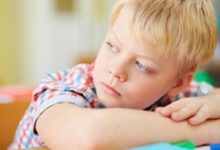 Минута отдыха «Воспитатели вывешивали напоказ мокрое одеяло сына». Как доказать, что в саду ребенку причиняют вред Дети 