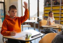 Минута отдыха Учитель не пускает ребенка в туалет во время урока. Что делать родителям? Дети 