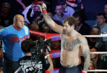 Минута отдыха Александр Емельяненко жестоко избил огромного американца. Брат Фёдор сиял от счастья Спорт 