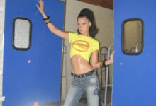 Минута отдыха Белла Хадид показала роскошные формы в новой рекламе Знаменитости 