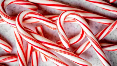 Минута отдыха Сладкий посох: кто и зачем придумал карамельную трость? Интересное 